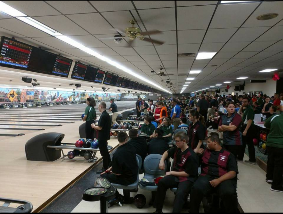The+packed+house+at+Leisure+Lanes.