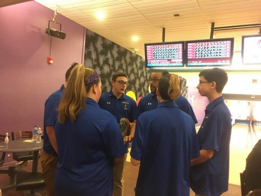 Bowling Team Competes at Eastern Independent District Qualifier